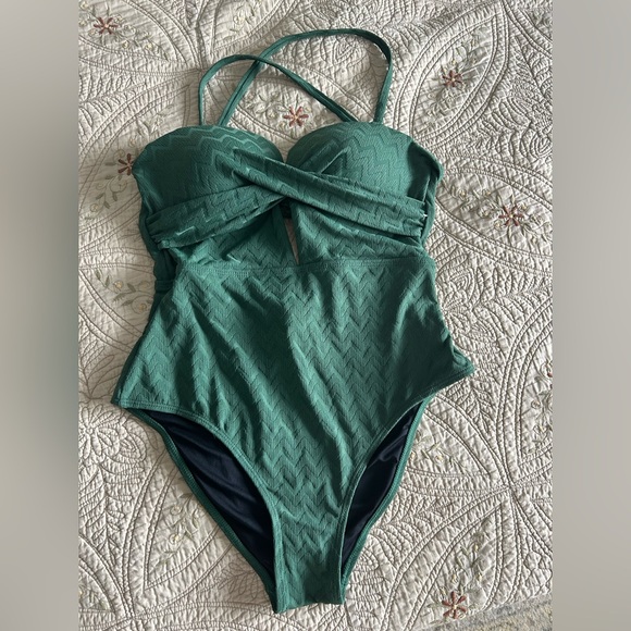Cupshe Other - Cupshe Green One Piece Swimsuit NEW